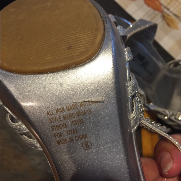 Shoes - Picture 3 of 4